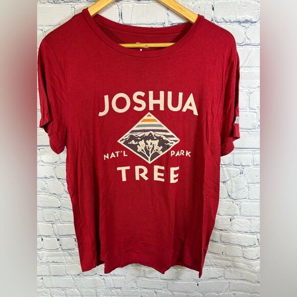 Tailgate Red Joshua Tree Festival Casual Soft Art to Wear Graphic Tee Size L - Picture 1 of 9